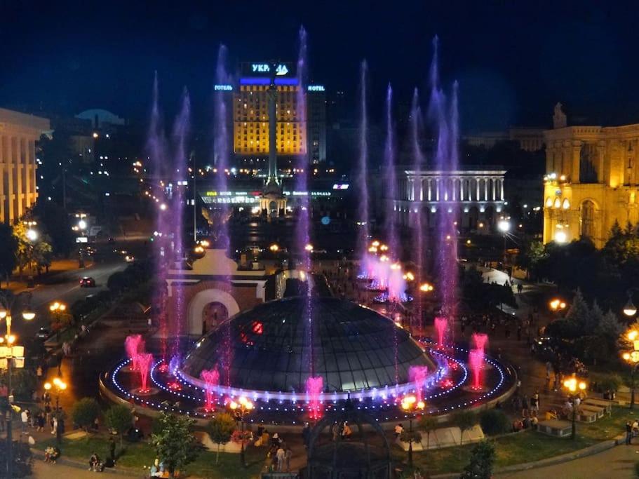 Apartment With View On Inpedendence Square Khreshchatyk Kiev Dış mekan fotoğraf