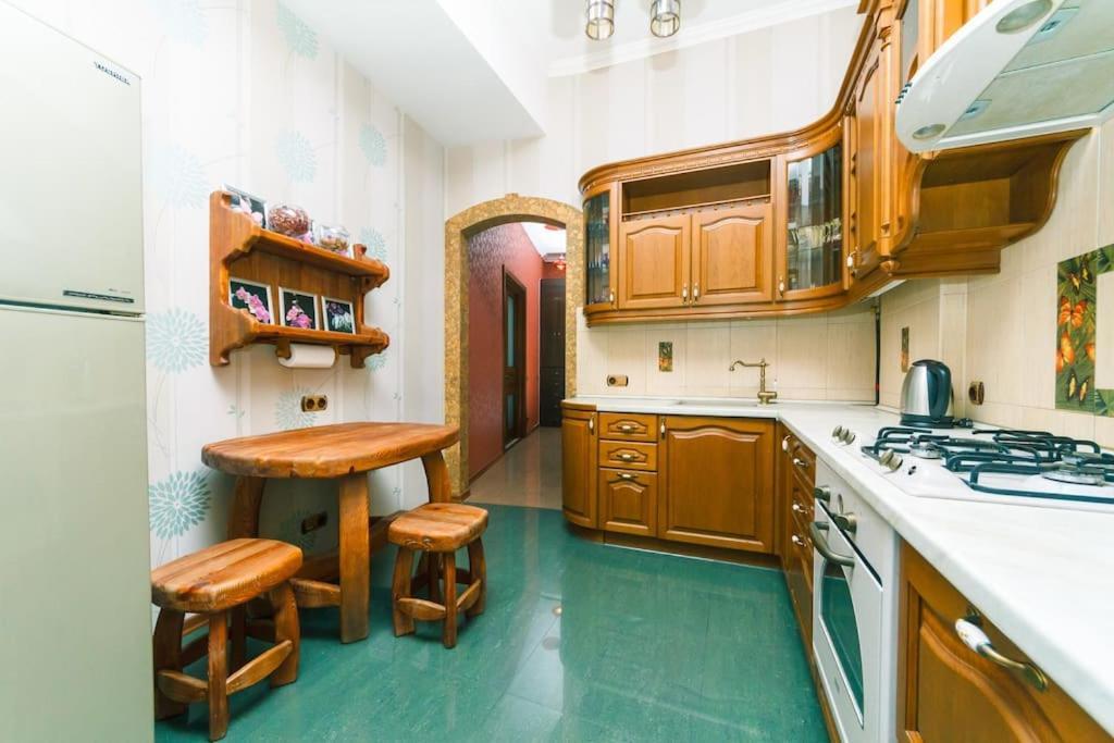 Apartment With View On Inpedendence Square Khreshchatyk Kiev Dış mekan fotoğraf