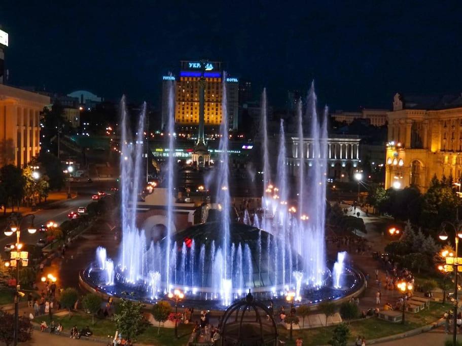 Apartment With View On Inpedendence Square Khreshchatyk Kiev Dış mekan fotoğraf