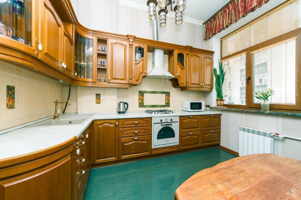 Apartment With View On Inpedendence Square Khreshchatyk Kiev Dış mekan fotoğraf
