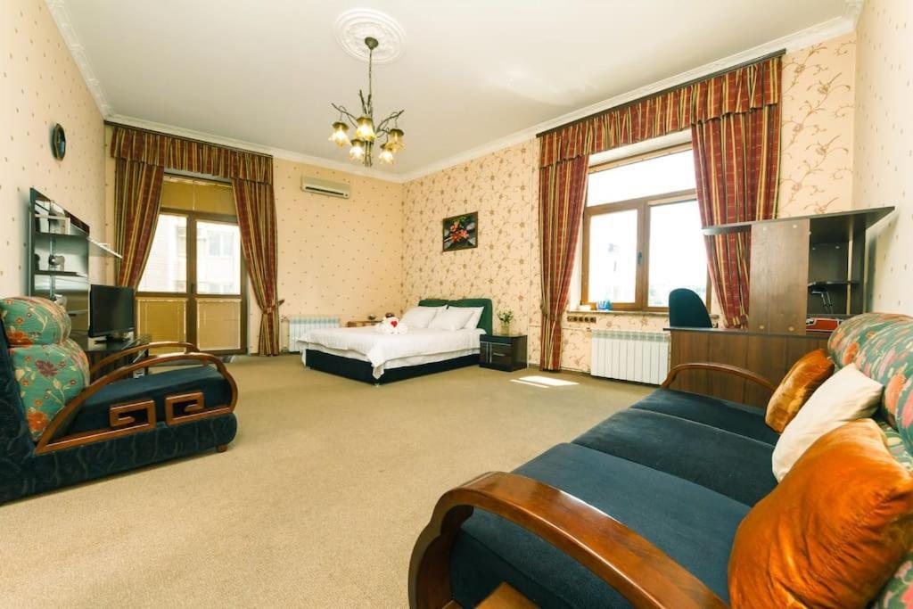 Apartment With View On Inpedendence Square Khreshchatyk Kiev Dış mekan fotoğraf