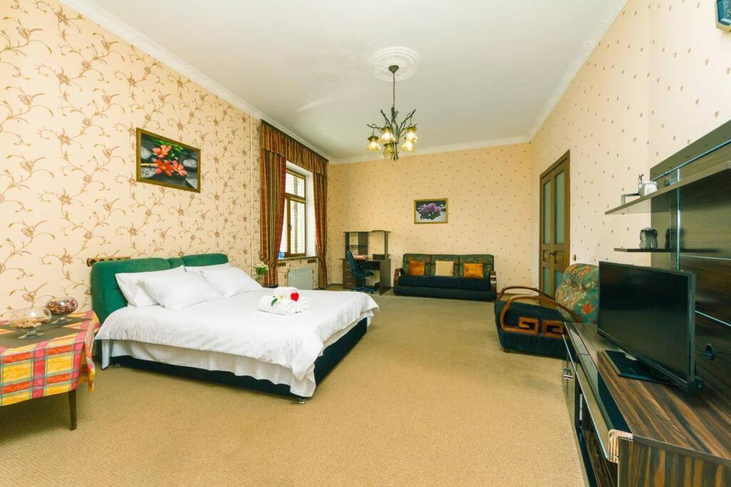 Apartment With View On Inpedendence Square Khreshchatyk Kiev Dış mekan fotoğraf