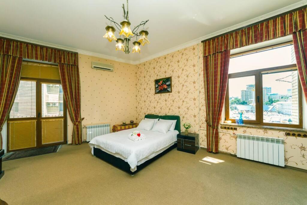 Apartment With View On Inpedendence Square Khreshchatyk Kiev Dış mekan fotoğraf
